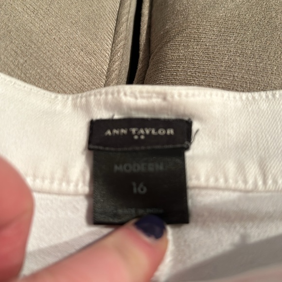 ANN TAYLOR Modern Fit White Jeans - Picture 2 of 4